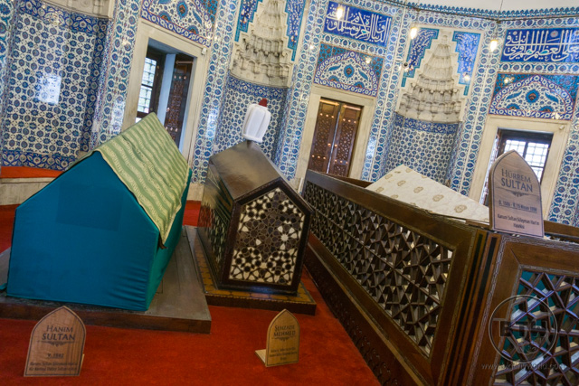 Tombs inside Suleymaniye Mosque